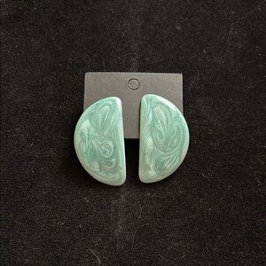 Vintage 80’s Elegant Green Swirl Metal Earrings